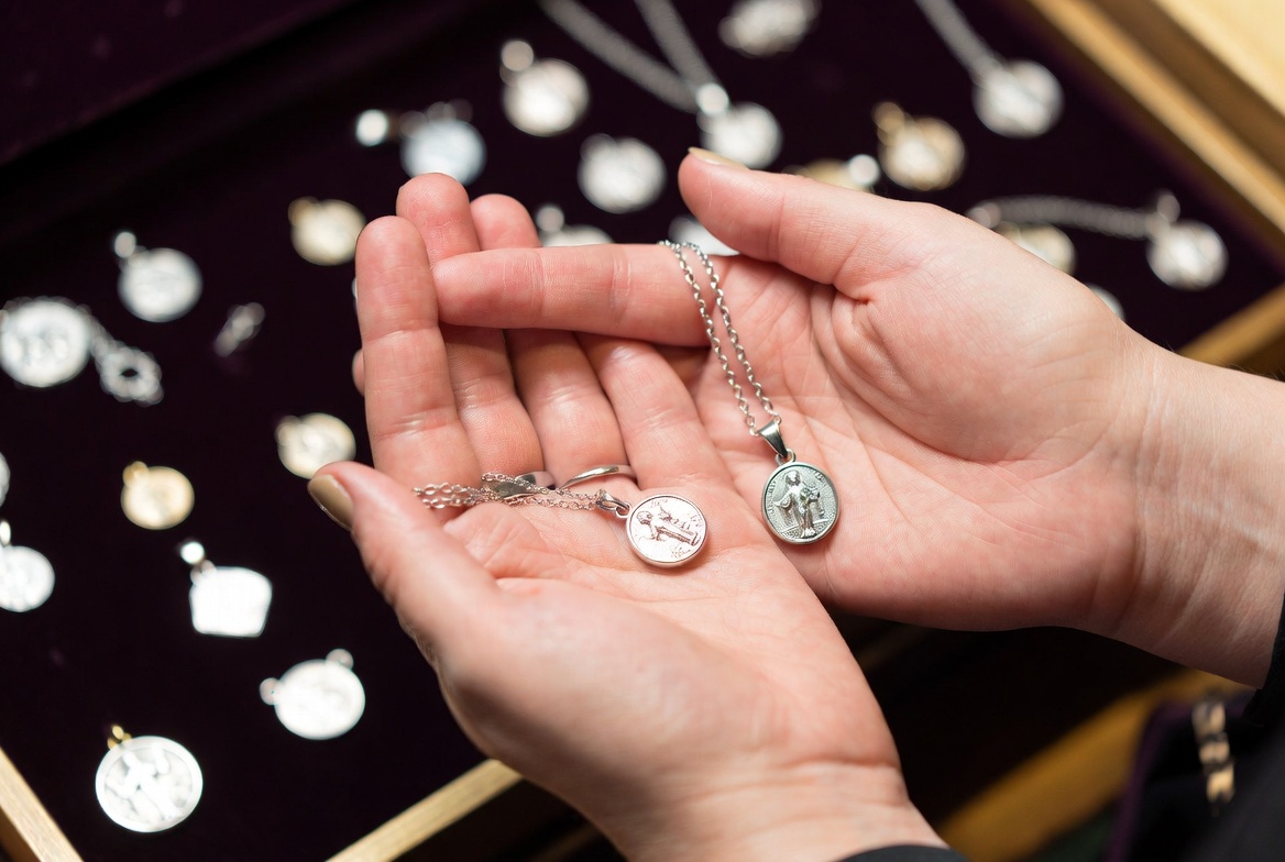 Médaille de baptême : quel pendentif choisir pour son enfant ?